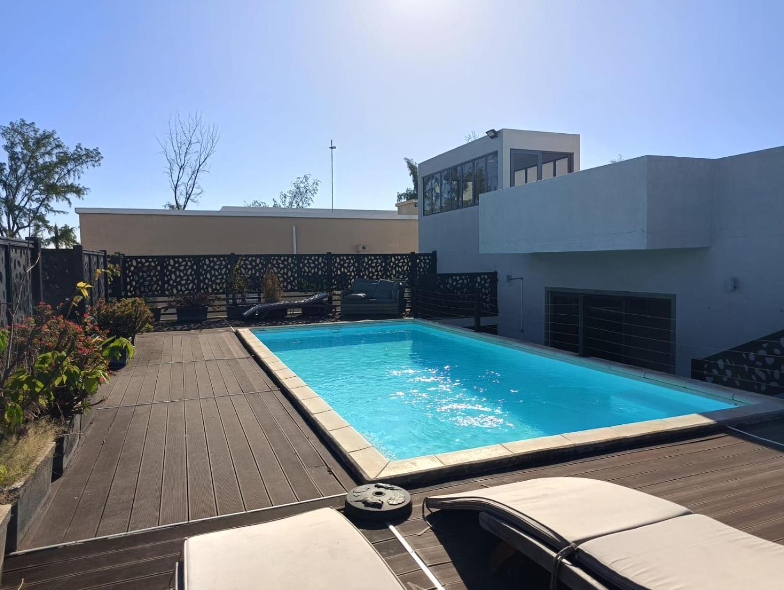 Newly Renovated Studio Apartment With Rooftop Pool, Few Steps To The Beach Flic-en-Flacq Habitación foto